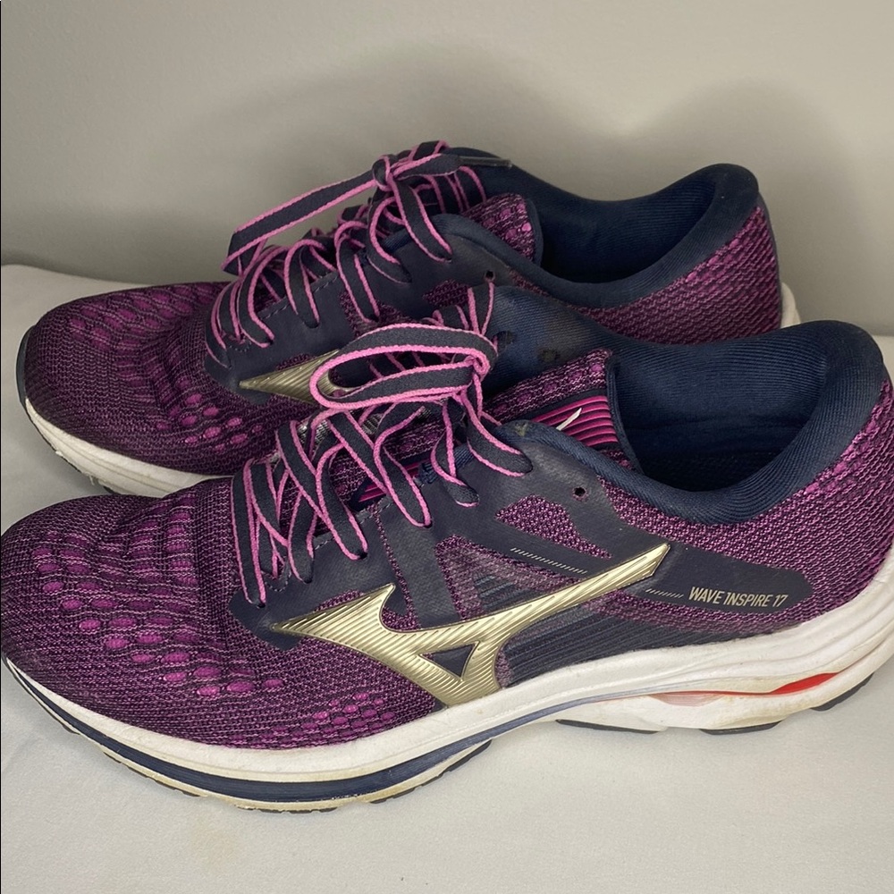 Mizuno Purple and Gold Athletic Shoes with Sleek Design